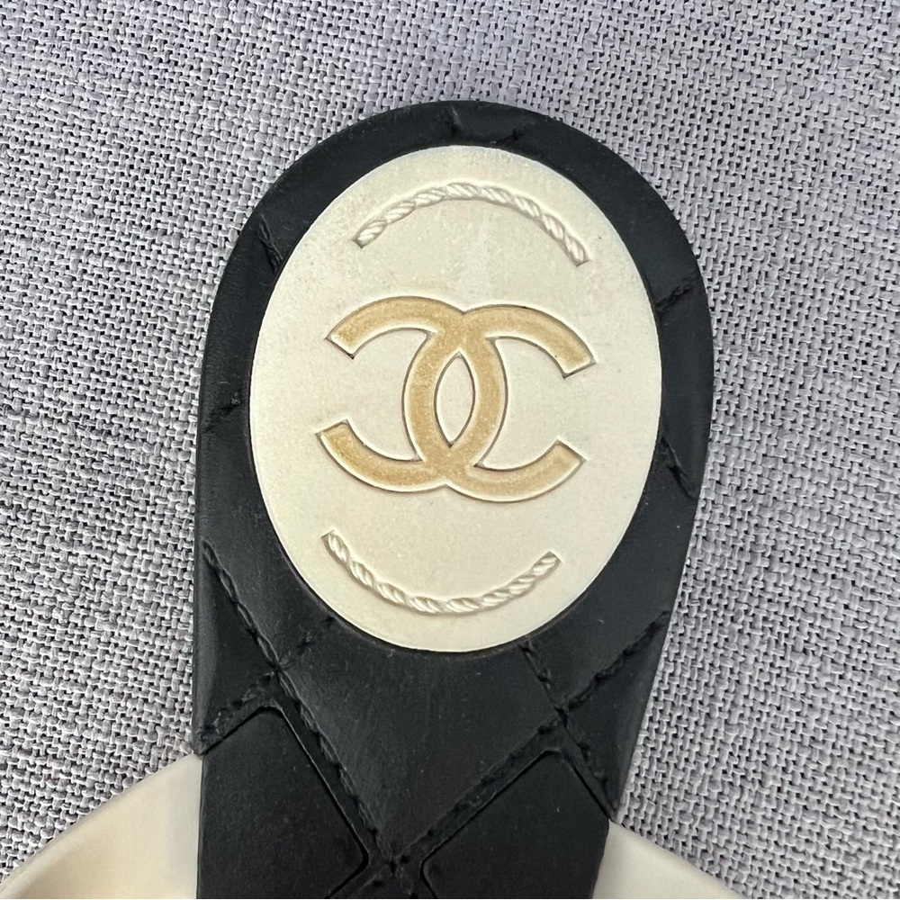 CHANEL Camellia Rubber Flat
Thong Sandals Flip Flops Black x
White - Picture 5 of 7